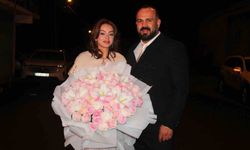 Aşkını stadyumda haykırdı, kız istemeye 60 meşaleyle gitti