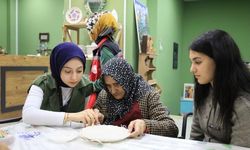 Erzincan'da gençler ve yaşlılar sanat etkinliğinde bir araya geldi