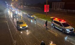 Erzincan'da sağanak yağış zincirleme kazaya neden oldu