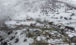 Erzincan’da sıcaklıklar düştü, zirvelere kar yağdı