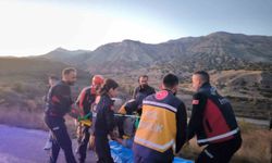 Erzincan'da traktörün altında sıkışan sürücünün imdadına ekipler koştu