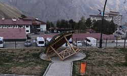 Hakkari'de yeni yapılan kamelya tahrip edildi
