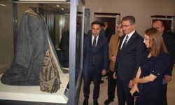 Mevlana'nın hırkası ve Şems-i Tebrizi'nin serpuşu Erzurum'da görücüye çıktı