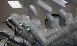 Muş'ta bin 400 kilometre uzaktan robotik rahim alma ameliyatı yapıldı