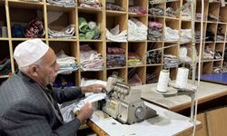 Oğlundan devraldı, 72 yaşında iğne ve iplikle mesleğini yaşatıyor