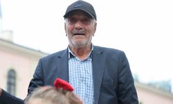 “Ölürüm Türkiyem” şarkısı söylendi, yaşlı adam gözyaşlarını tutamadı