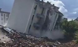 Tek hamlede yerle bir oldu: Elazığ’da ağır hasarlı bina yıkıldı