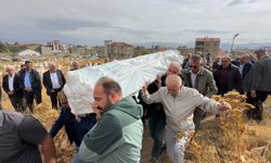 Umre dönüşü kalp krizi geçiren vatandaş gözyaşlarıyla toprağa verildi