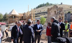 Vali Aydoğan tarafından Sultan Melik Türbesi'ndeki restorasyon çalışmaları incelendi