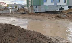 Van'da okul yolu çamura teslim oldu