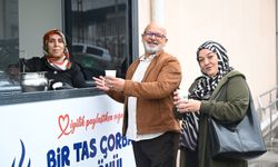 Yeşilyurt'ta hastane önünde sıcak çorba ikramı