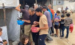 Yüksekova’da hayır çarşısı geliri ihtiyaç sahiplerine umut oldu