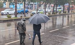 Ahlat’ta yağmur yağışı etkili oluyor