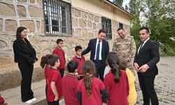 Hizan Kaymakamı Öztürk’ten okullara ziyaret