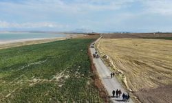 Doğa severler Arin Gölü’ndeki kuraklığa dikkat çekti