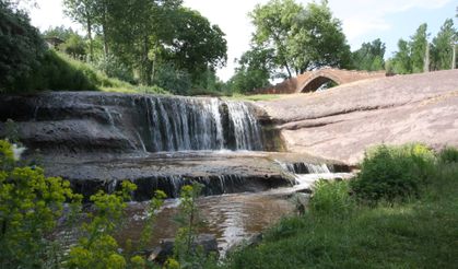 Ahlat'ın Bayındır Köprüsü: Tarih ve Doğanın Bütünleştiği  yer