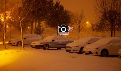 Ahlat’ta kar yağışı başladı
