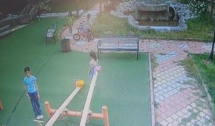 İstiklal Marşı çalınca oyun durdu, hazır ola geçtiler