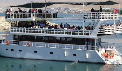Van'da İranlı turist yoğunluğu: Alışveriş ve tur keyfi