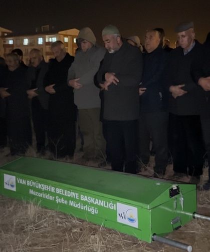 Baraja uçan araçta hayatını kaybeden 22 yaşındaki Cihat gözyaşları arasında toprağa verildi