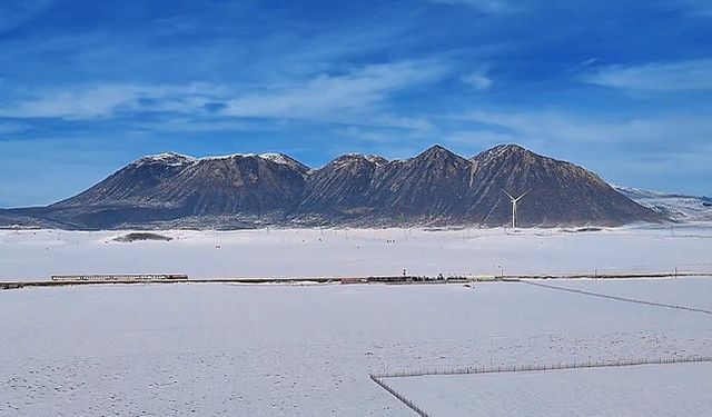 Vangölü Ekspresi'nin karlı dağlar arasındaki yolculuğu ilgi çekti