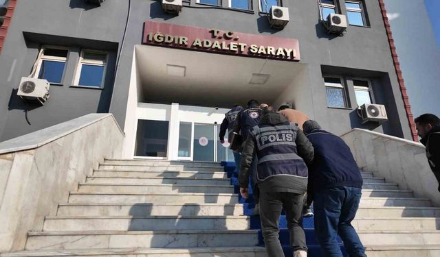 Iğdır’da göçmen kaçakçılığı operasyonu: 4 düzensiz göçmen yakalandı, 2 şüpheli tutuklandı