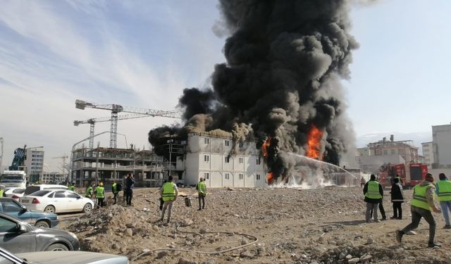 Malatya’da işçilerin konakladığı konteynerlerdeki yangın söndürüldü