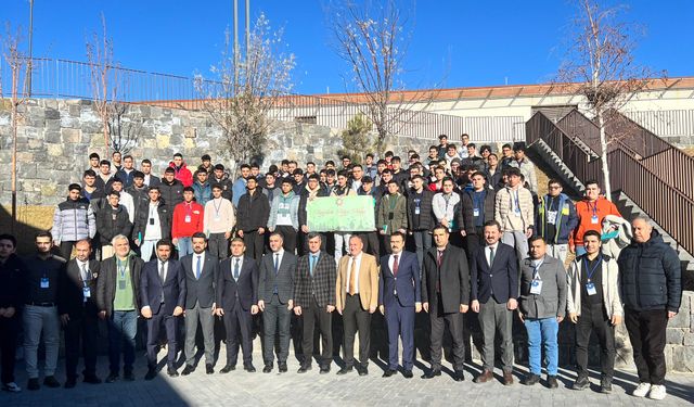 Kaymakam Bingöl, külliyedeki öğrencilerle bir araya geldi