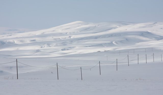 Kar Etkisini Artırdı: Yollar Ulaşıma Kapandı