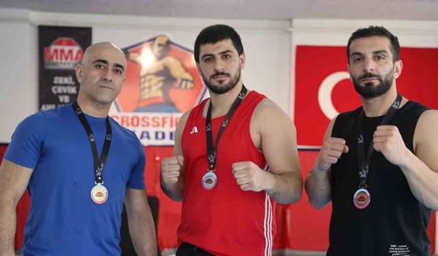 Elazığlı sporcular Türkiye MMA Şampiyonasında madalyaları topladı