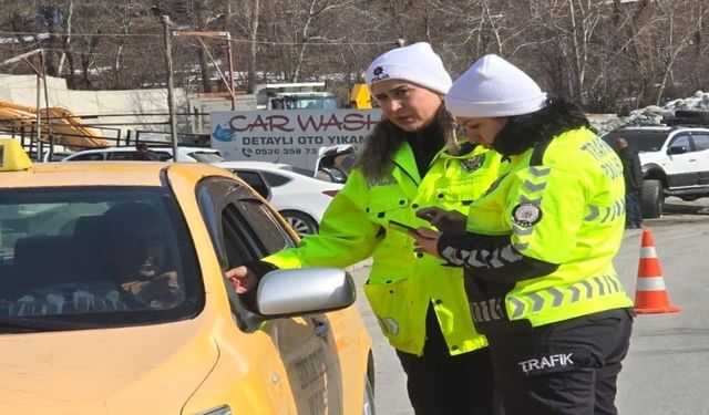 Hakkari polisinden ticari taksilere sıkı denetim