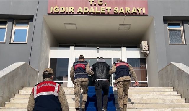 Iğdır’da bir şahsın üzerinde 300 adet altın sikke ele geçirildi