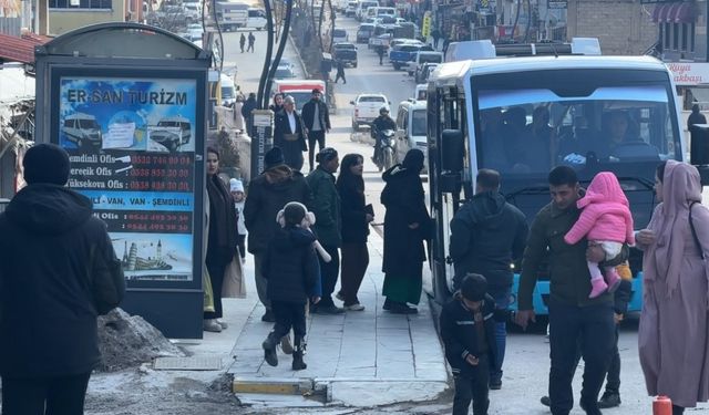 İran'daki Deprem Şemdinli'de de Hissedildi!