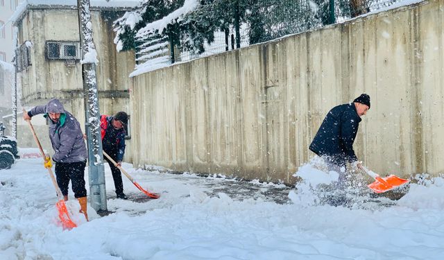 Hizan’da karla mücadele