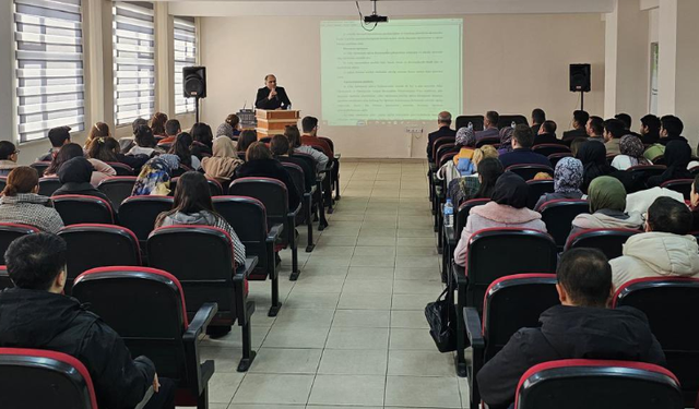 Mutki’de aday öğretmenlere uyum semineri verildi