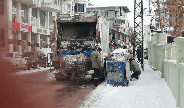Ahlat’ın Temizlik Kahramanları Kışa Meydan Okuyor