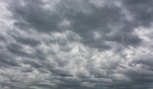 Doğuda hava parçalı ve çok bulutlu