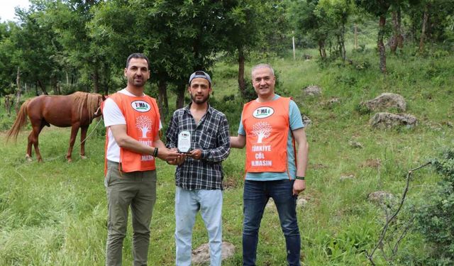 Çevre katliamı buzağıyı aldı, çiftçi köyünü temizliyor