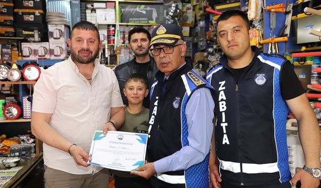 Ardahan’da kaldırım denetimi: Esnafa ceza da var, teşekkür de