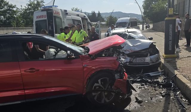 Bingöl’de trafik kazası: 3 yaralı
