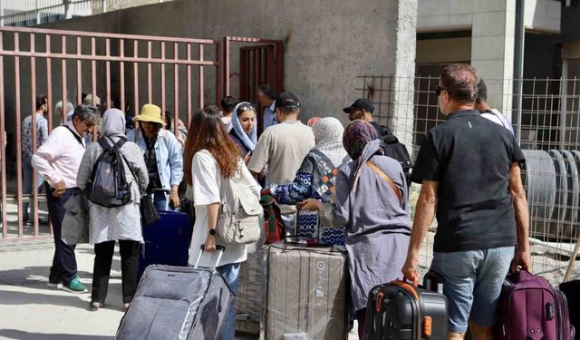 İranlılar Gürbulak Sınır Kapısı’na akın etti