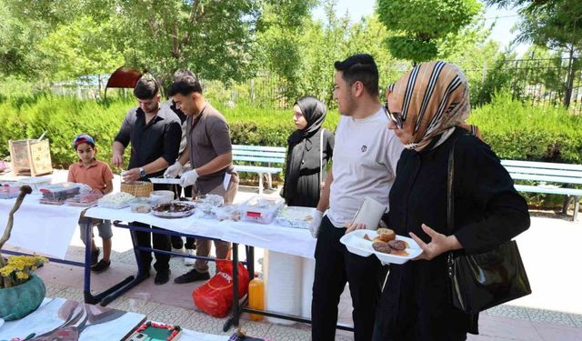 Karnelerini aldılar, yardım için okulu terk etmediler