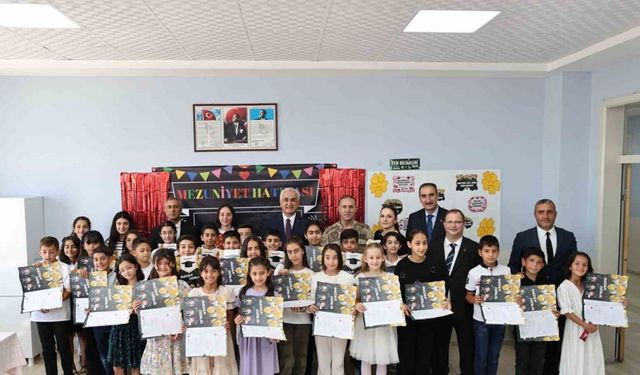 Muş’ta 104 bin öğrenci karne heyecanı yaşadı