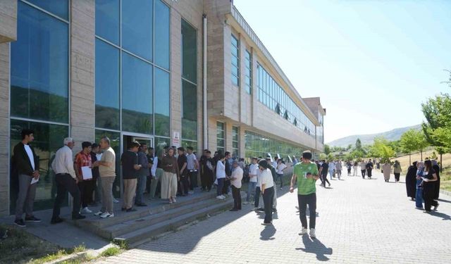 Muş’ta YKS’nin ikinci oturumu AYT başladı