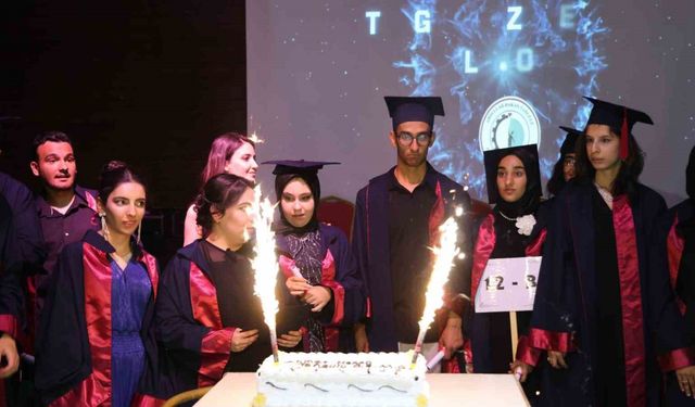 Özel öğrencilerin mezuniyeti renkli görüntüler oluşturdu