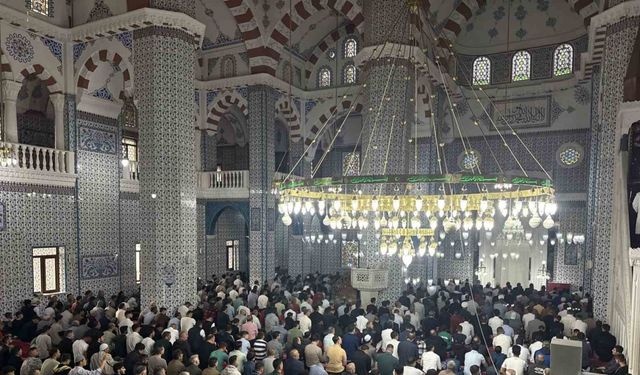 Türkiye’de ilk Kurban Bayramı namazı Iğdır’da kılındı