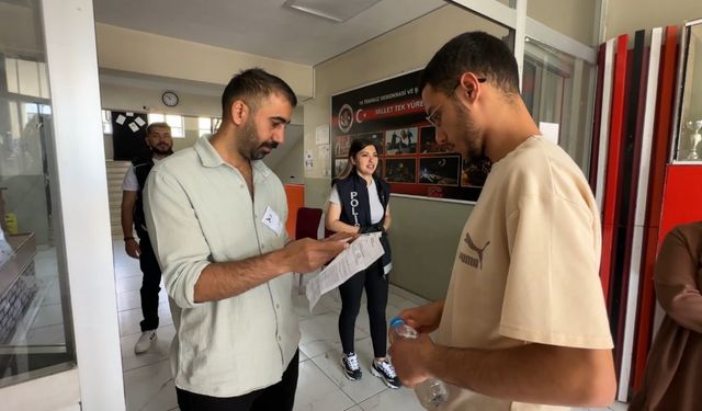 Yüksekova’da YKS’nin ikinci oturumu başladı