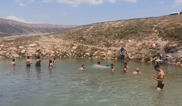 Budaklı Kaplıcası yazında şifa arayanların akınına uğruyor