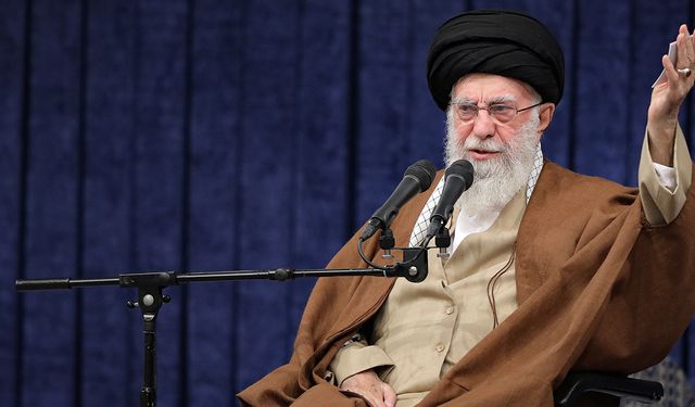 İran dini lideri Ali Ayetullah Hamaney: ''İran kimseye teslim olmayacaktır''