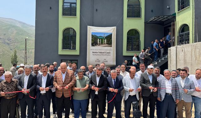 Hizan’ın Örgülü Köyü'nde iş insanının yaptırdığı cami ibadete açıldı